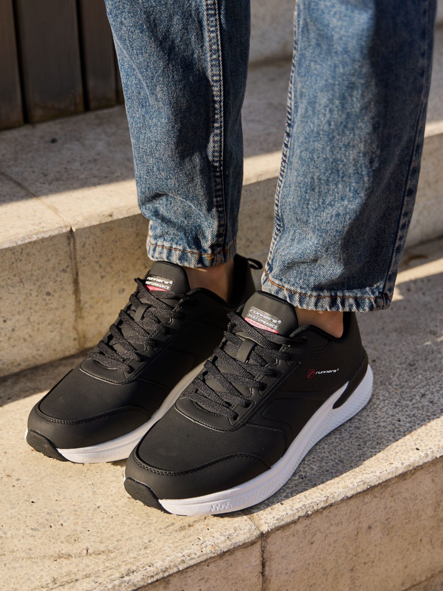 Кроссовки мужские Runners RNS-242-2924 black/dk.red